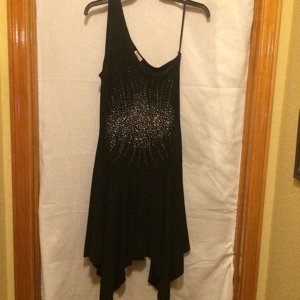 Lipstick Black handkerchief dress